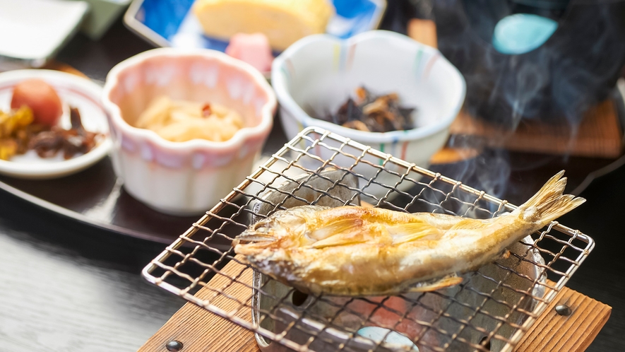 ・【料理】ご朝食はアマゴの一夜干しをお召し上がりいただけます