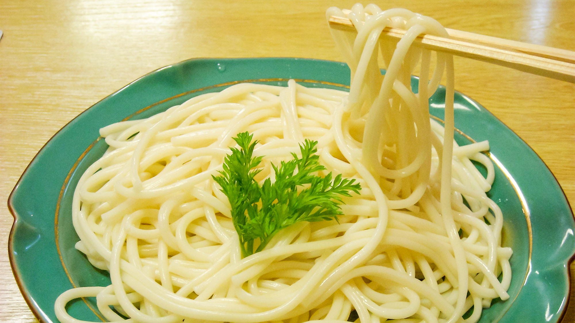 ・【料理】お鍋の締めには野迫川村特産の「太麺」！