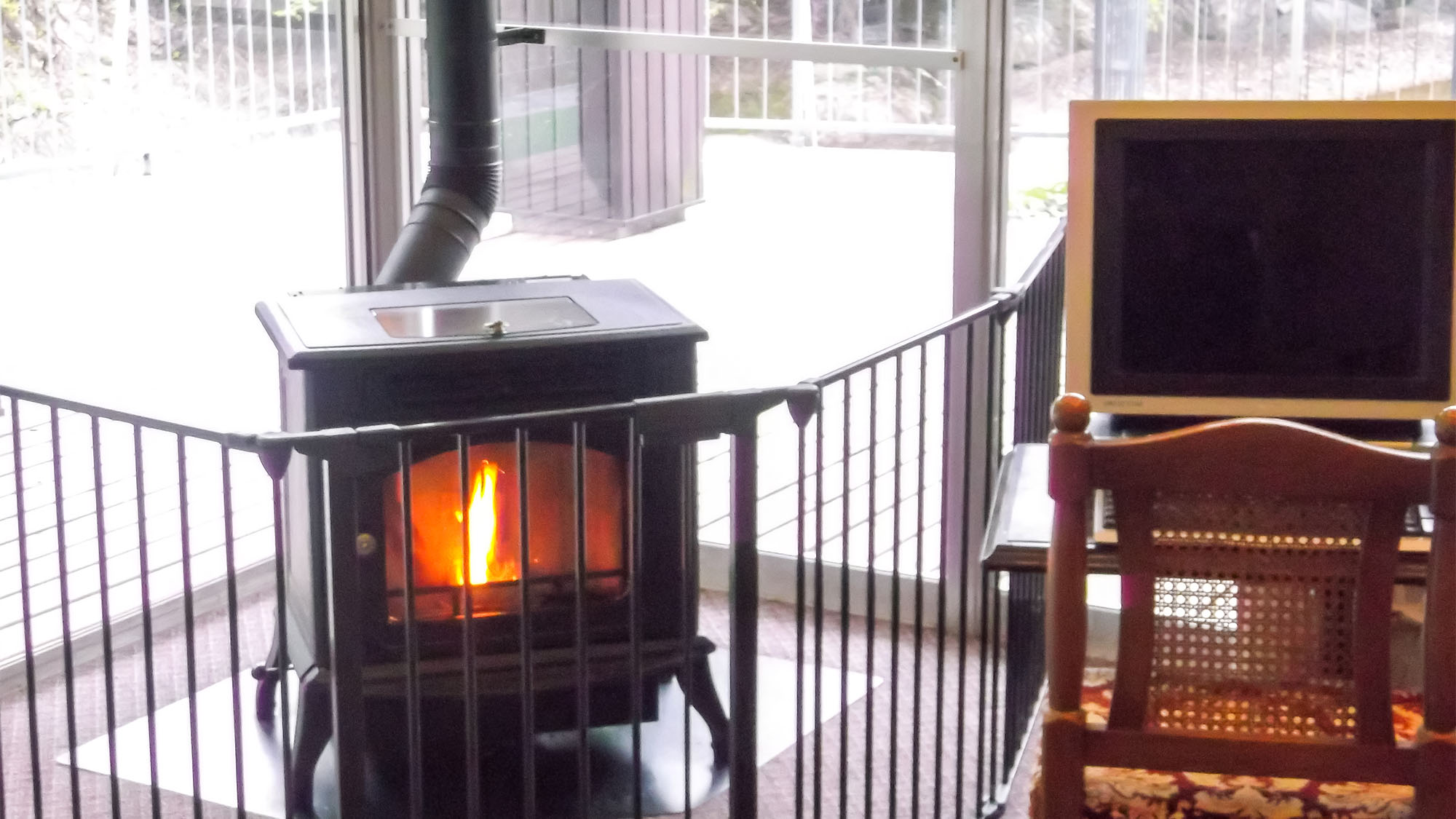 ・【ロビー】冬は暖炉でホカホカに暖まります