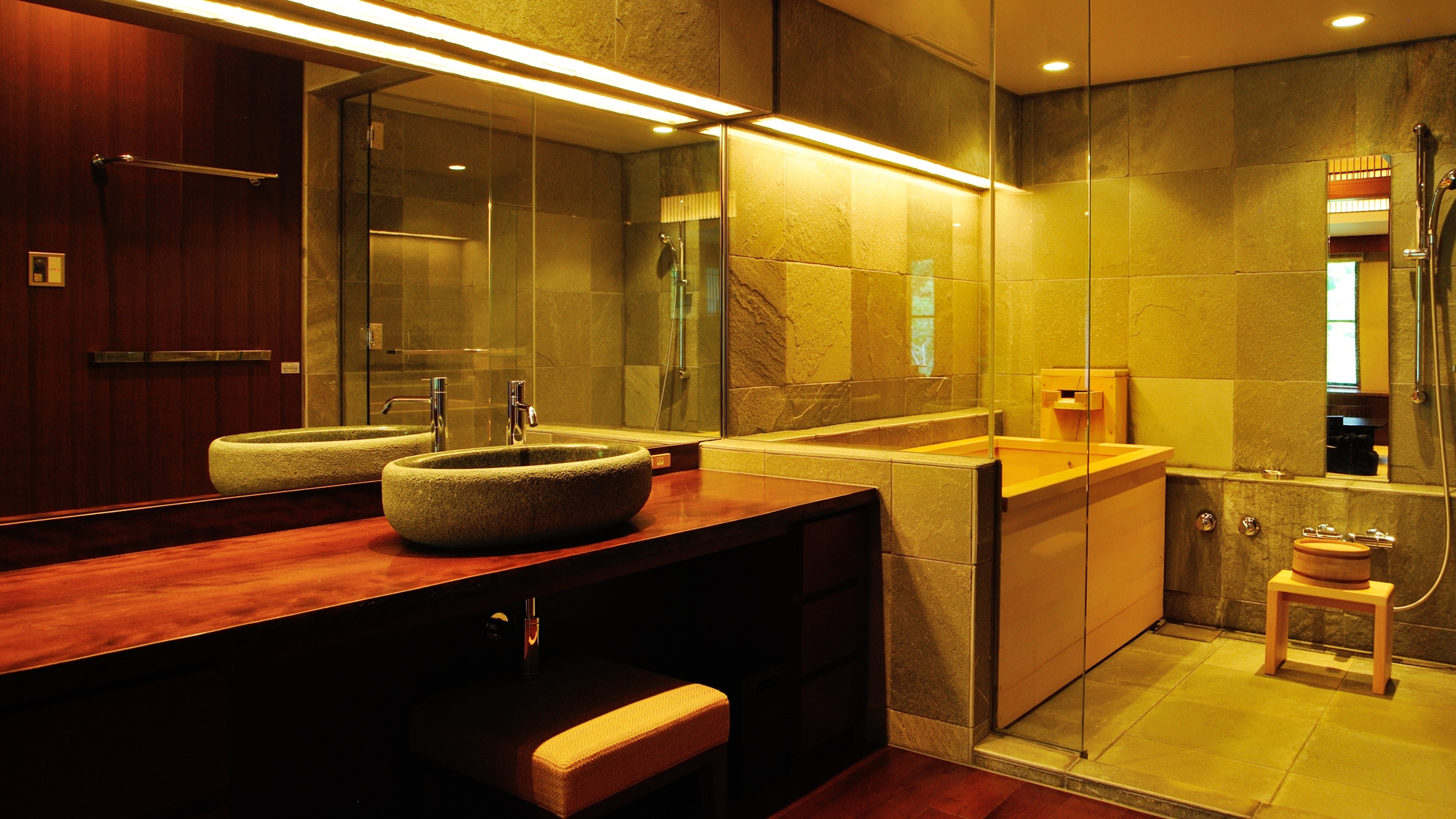 ■サイプレススイート／８１．４平米