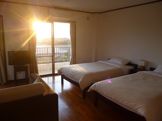 客室（夕陽）