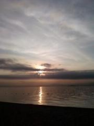琵琶湖から望む日の出