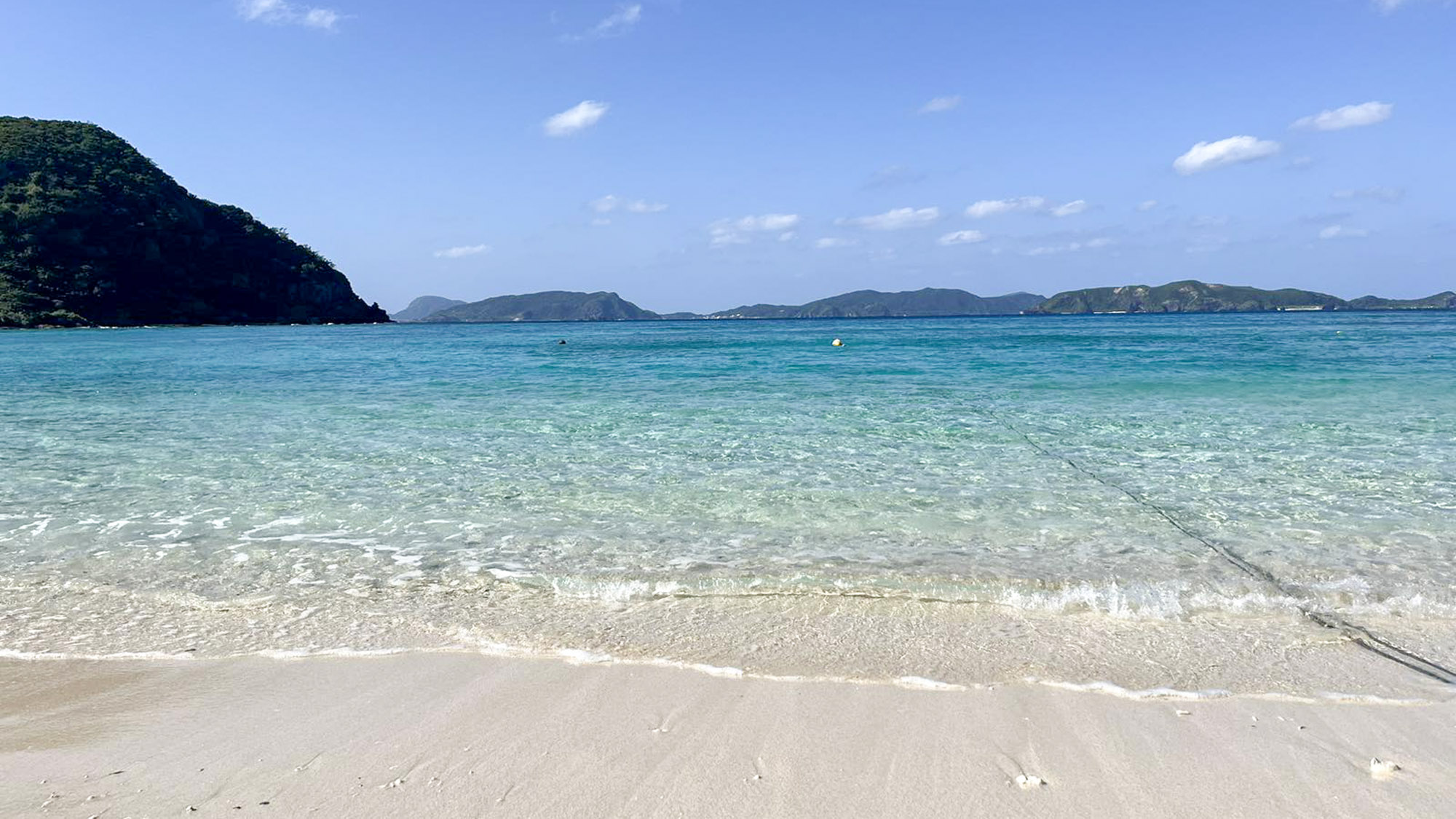 ・【ホテル前の景観】本島では見ることが出来ない透明度　マリンアクティビティをお楽しみ下さい