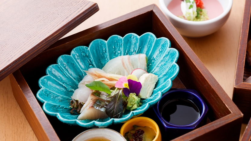 【かに鍋】秋冬の味わい「蟹鍋」付・「いろどりばこ」で加賀の味覚を満喫