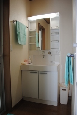 Bathroom vanity