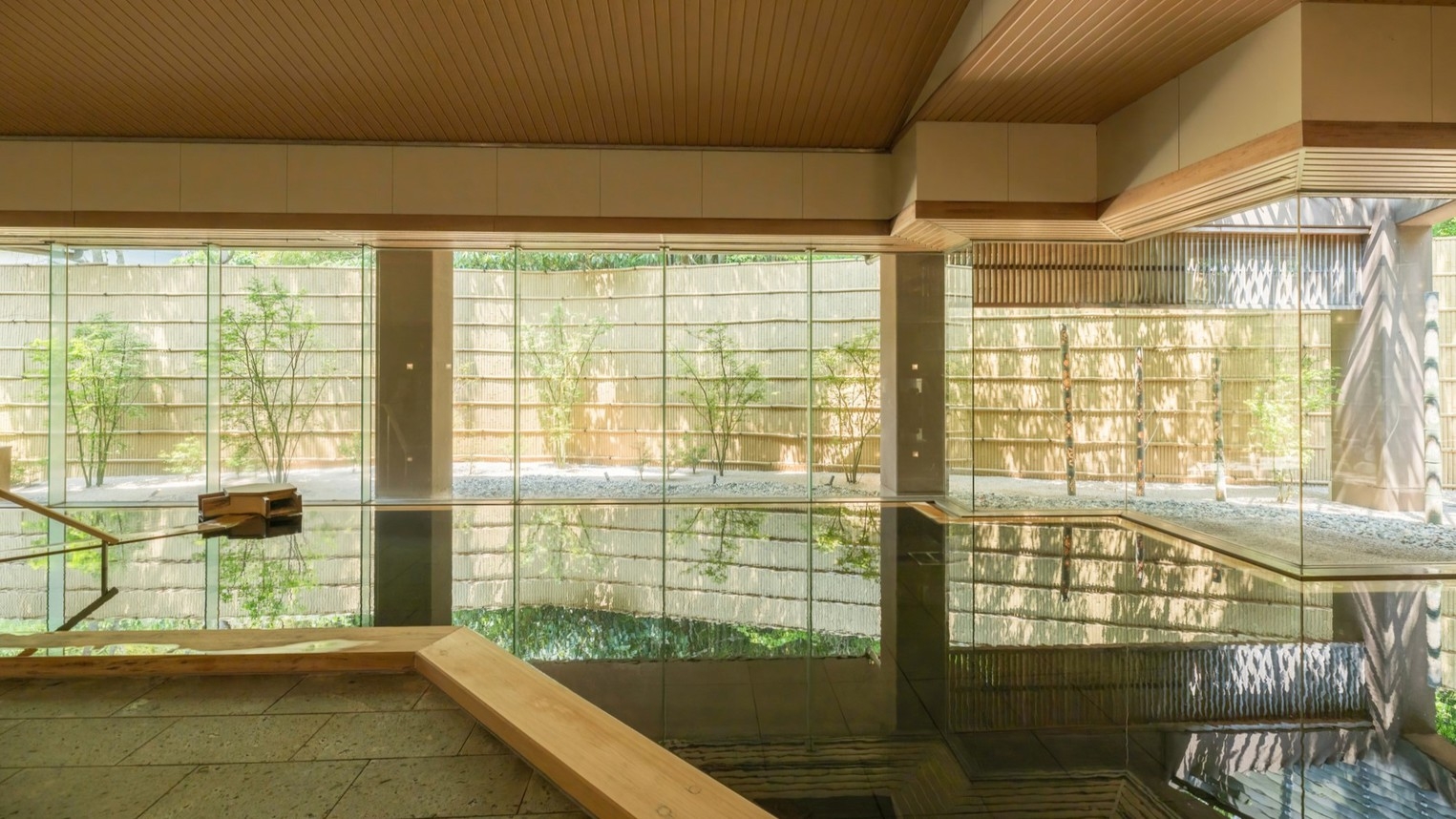 【極上会席】大人の贅沢旅！料理長厳選食材を使った最高級会席を個室食事処で堪能！