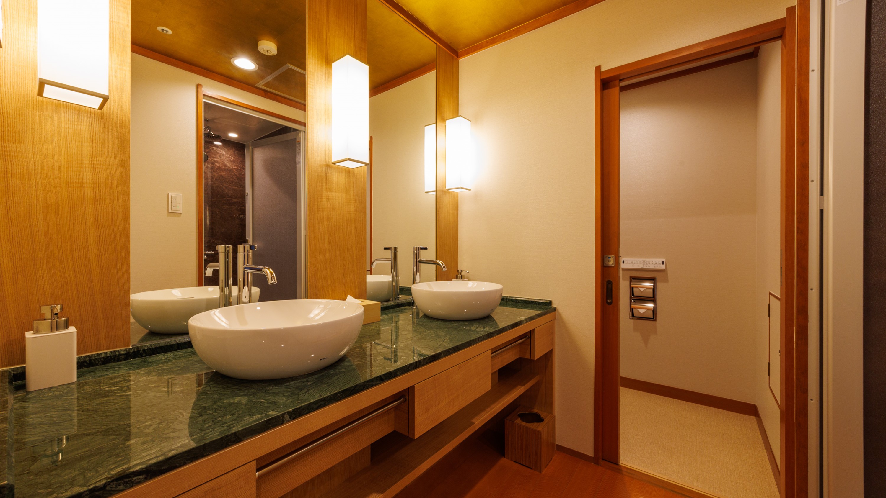 【2025年7月改装】和室レイクビュースイート