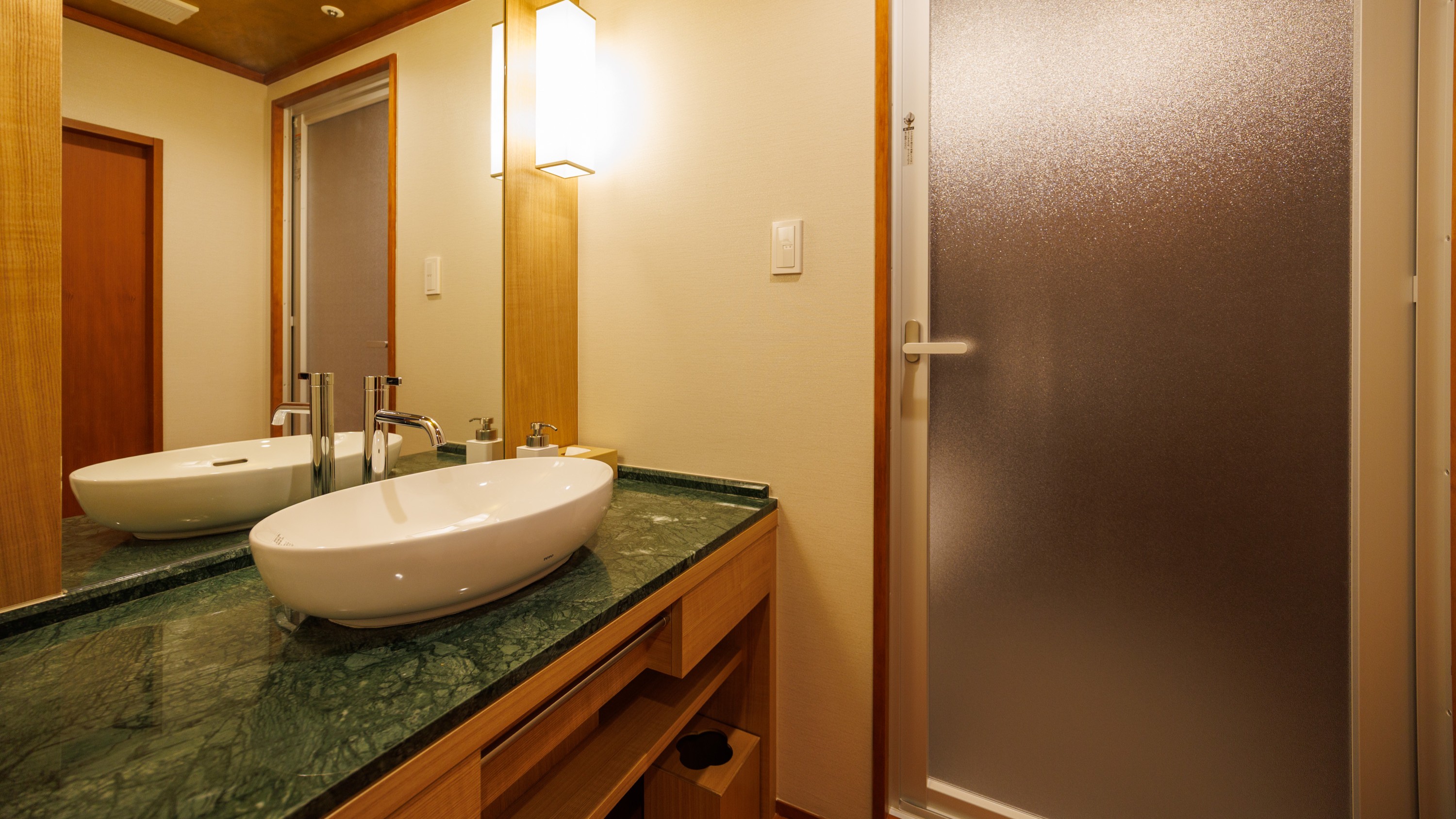 【2025年4月改装】勾玉の原石の碧玉をイメージした洗面コーナー