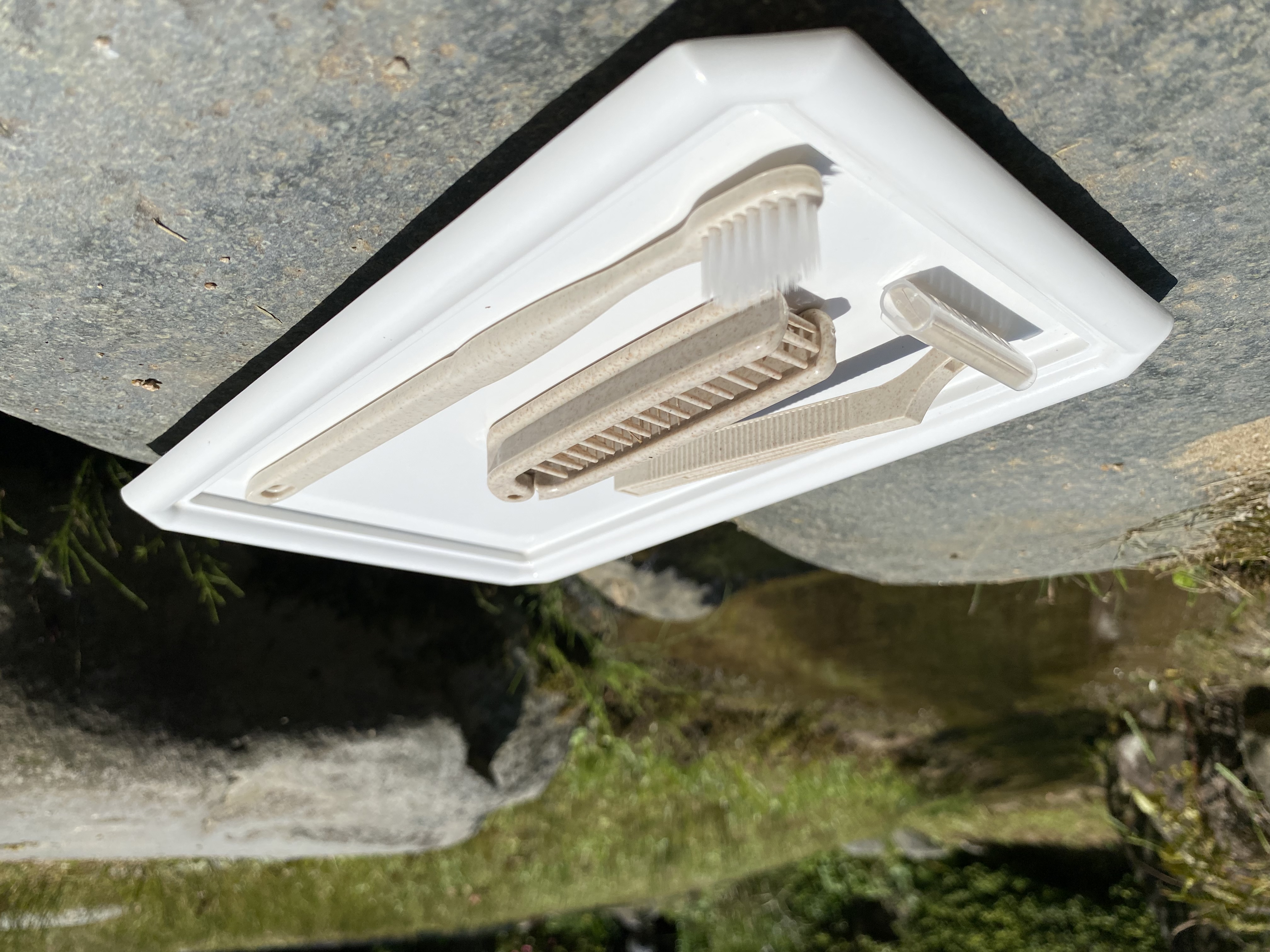 環境にやさしいアメニティを採用しております（一部は１階のピッキングコーナーからお取りください）