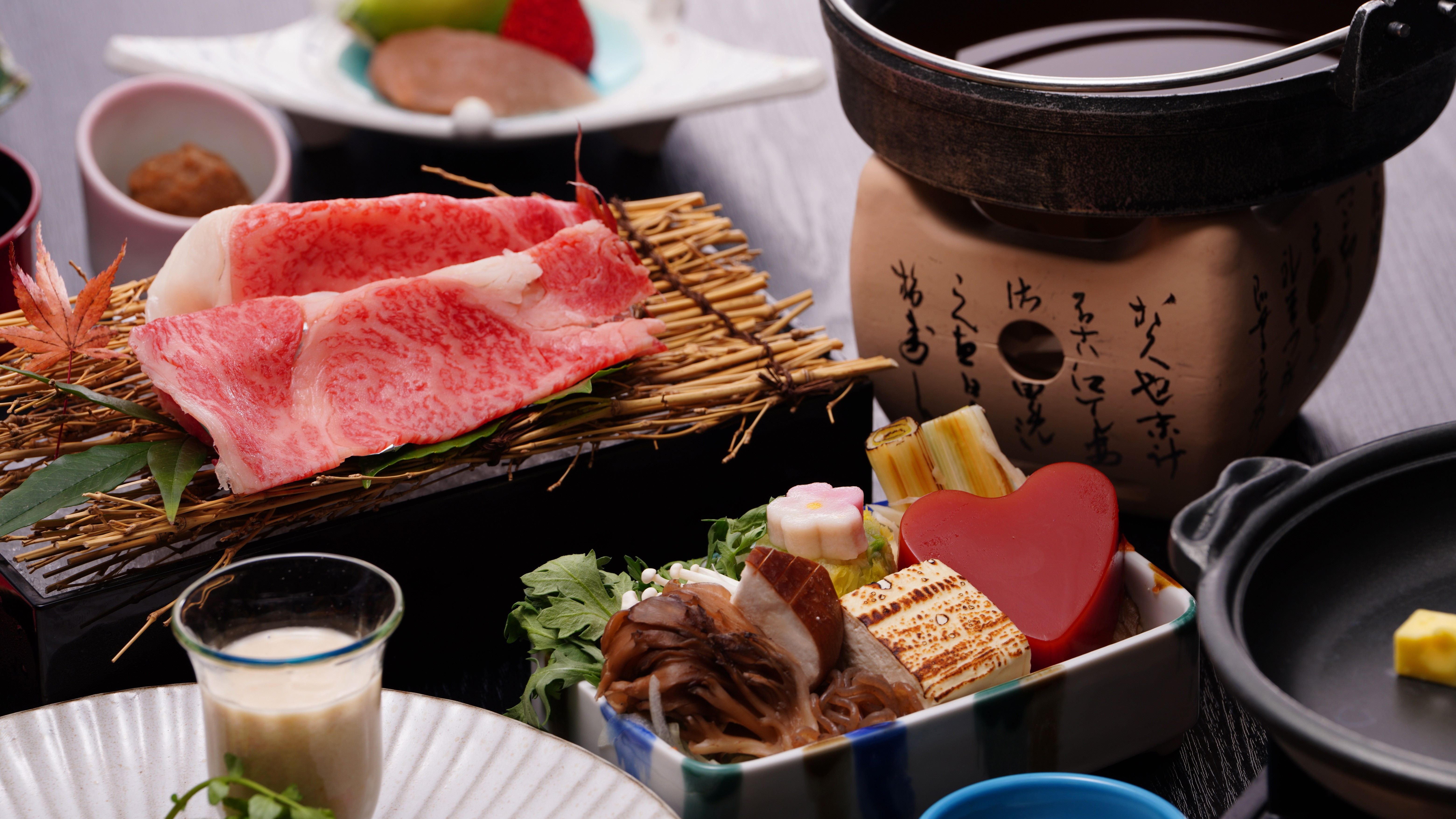 美肌の湯としまね和牛の饗宴　しまね和牛トマトコラーゲンすき焼き