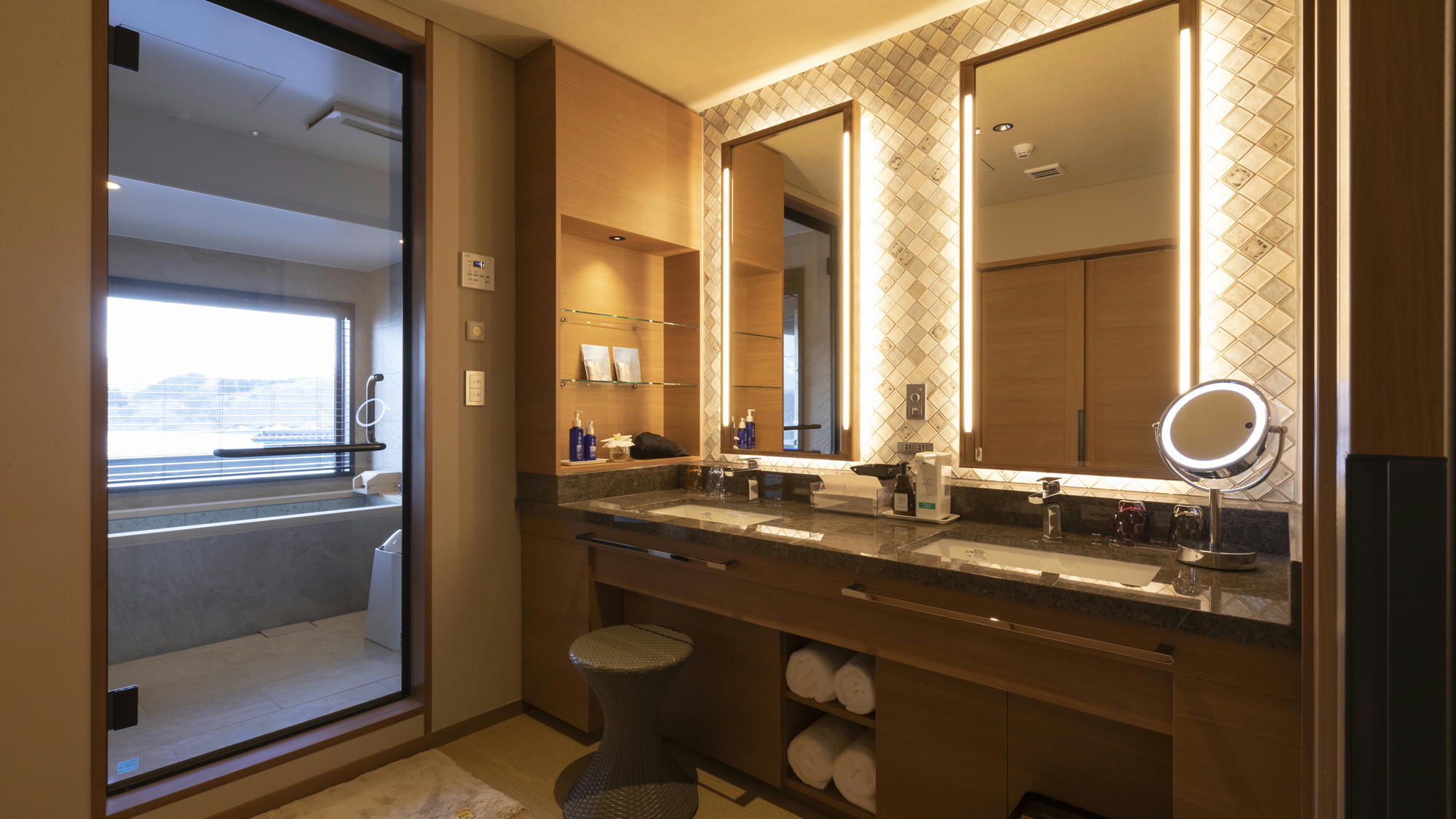 源泉200％の幸せ　ホテル紫苑　「Premium rooms」で雅やかに過ごす【優雅プラン】