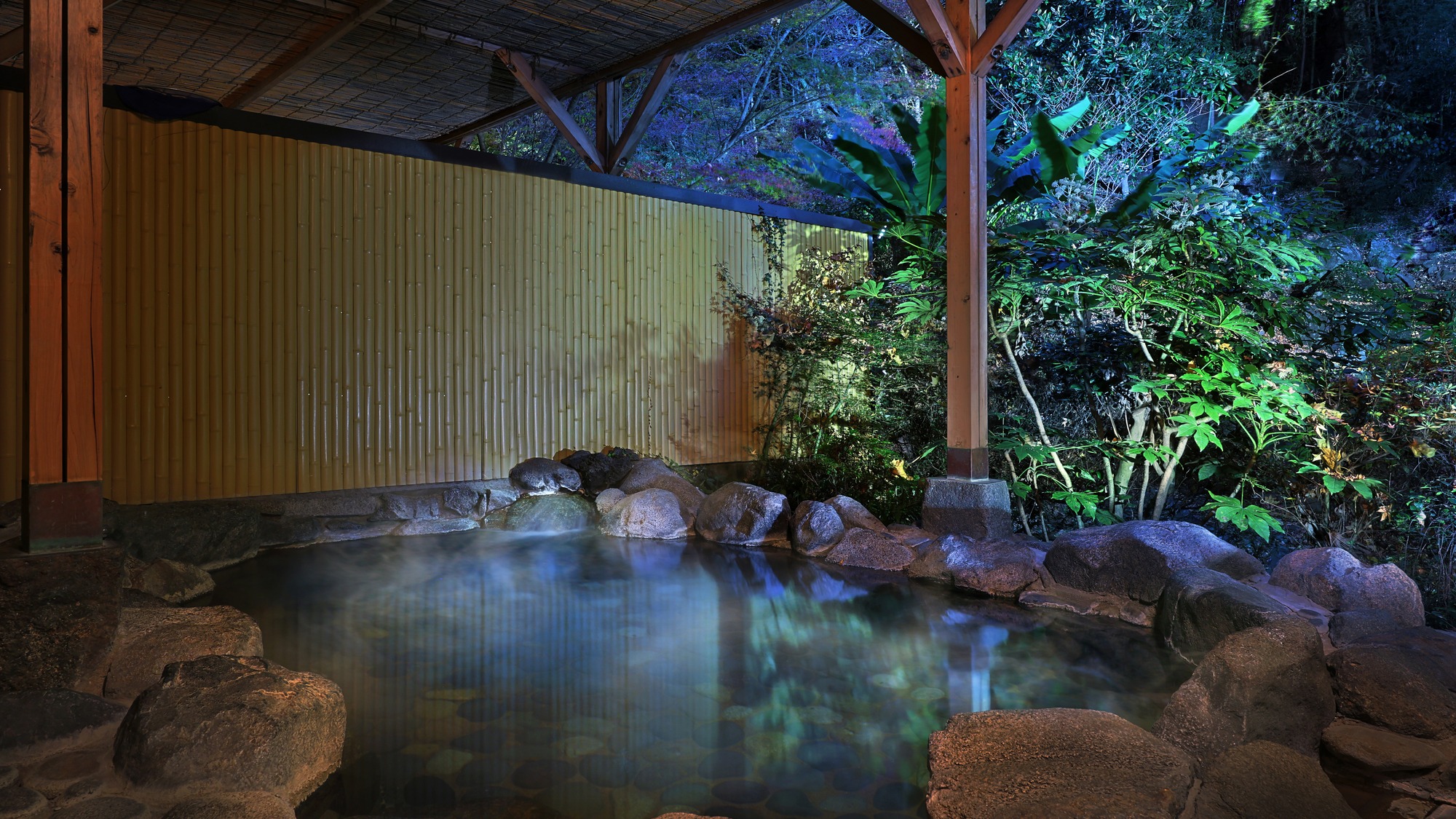 「千寿の湯」男湯（露天風呂）夕景
