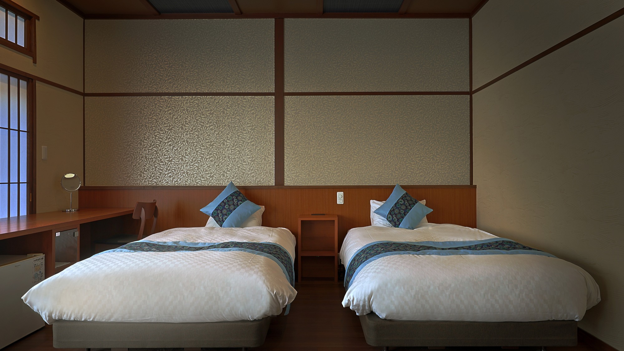 【102 瑠璃】モダン和洋室