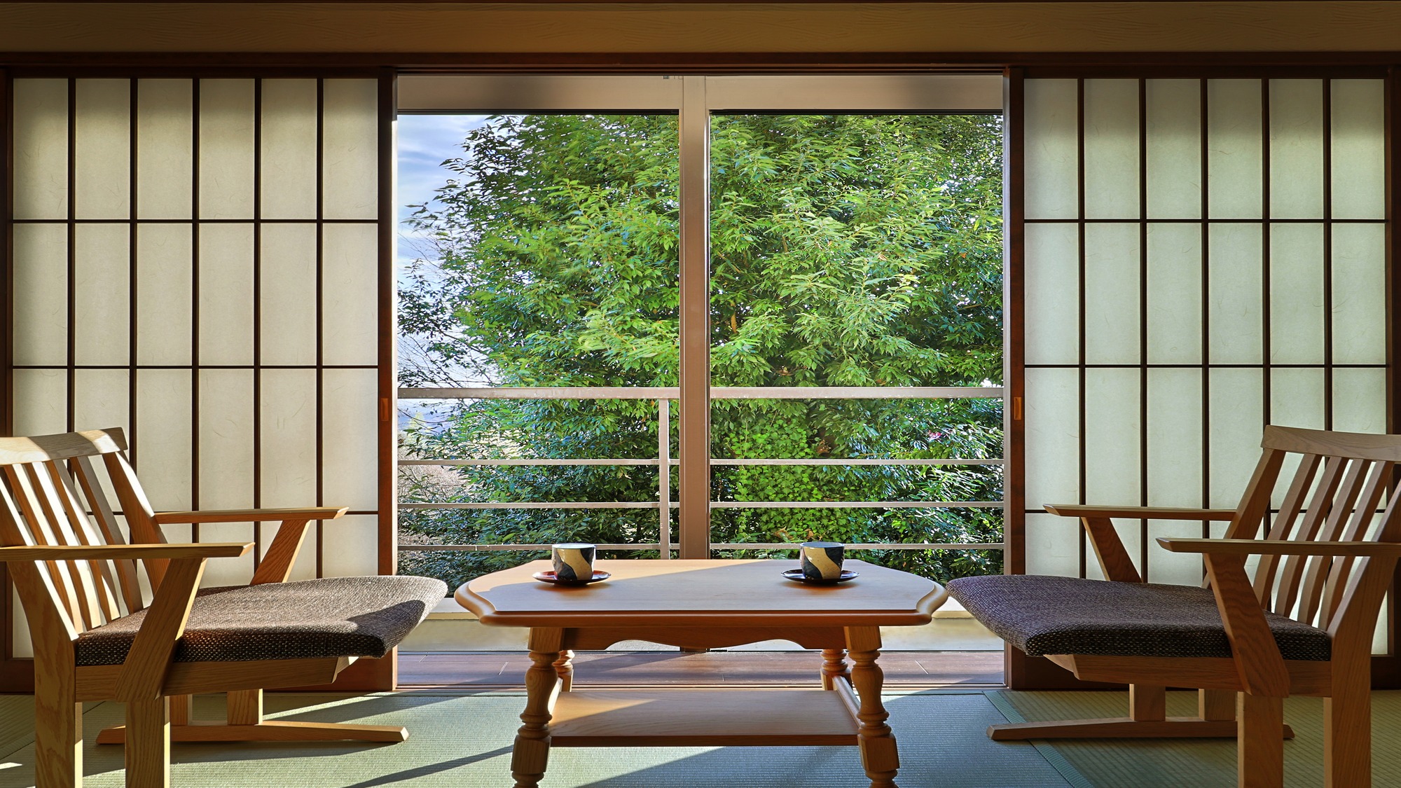 【102 瑠璃】モダン和洋室