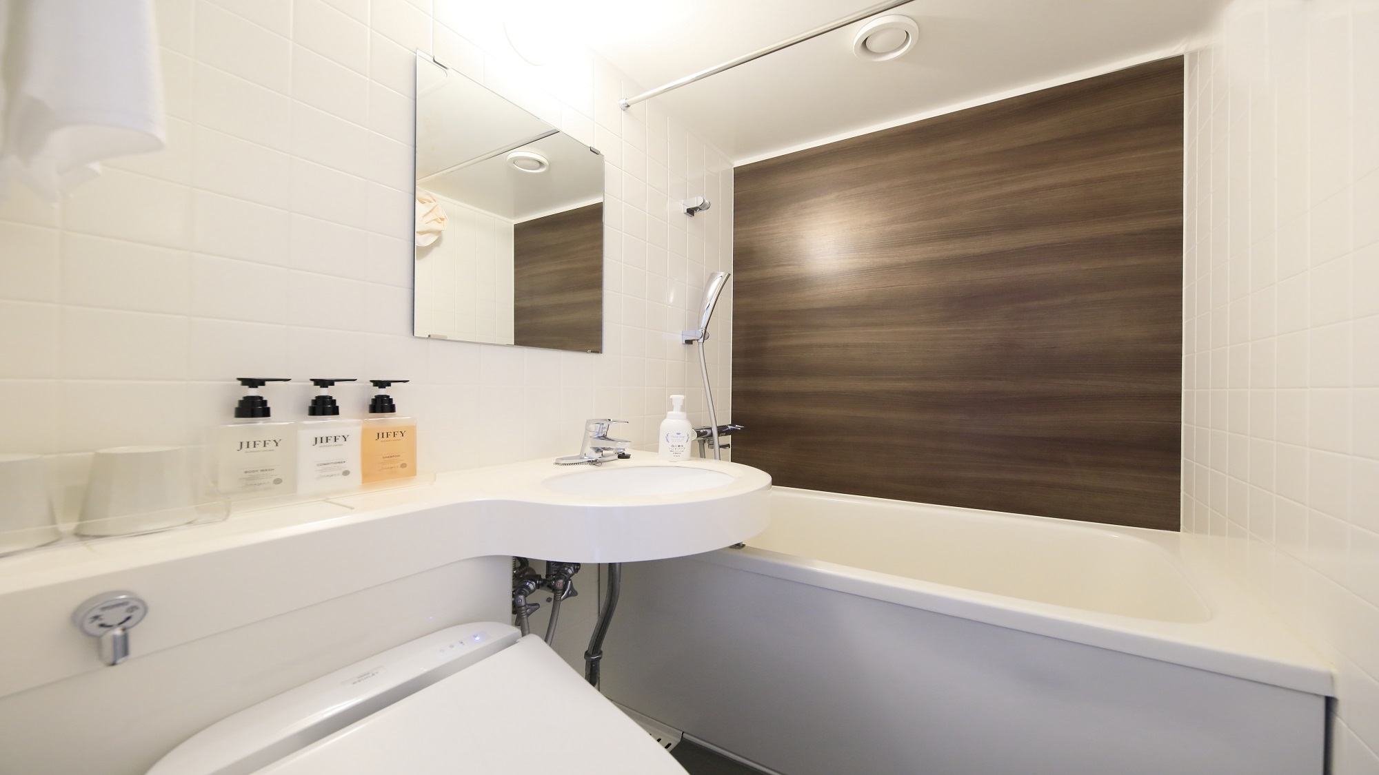 Semi-Double Room (バスルーム)