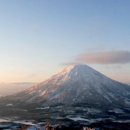 【ゲレンデ】冬の羊蹄山。ウエスト、イースト、イゾラ、3山どの山頂からも晴れた日には見ることができます