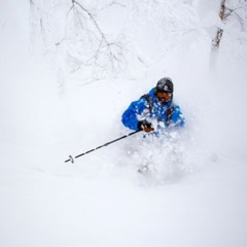 【ゲレンデ】北海道で初めて滑るスキーヤーが驚く「ルスツの雪の軽さ」！オフピステ（非圧雪）ゾーン