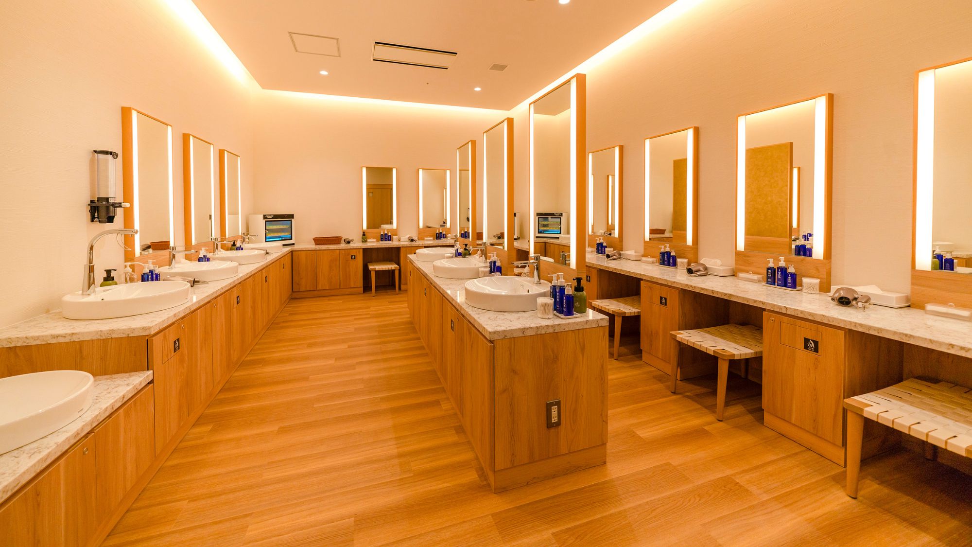 【館内施設】ことぶきの湯　パウダールーム（写真は女性用）
