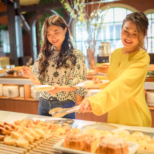 【朝食ブッフェ】ホテルメイドのパンコーナー　※オクトーバーフェストイメージ