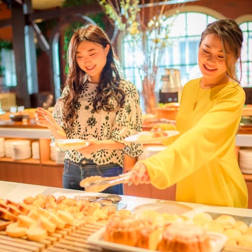 【朝食ブッフェ】ホテルメイドのパンコーナー　※オクトーバーフェストイメージ