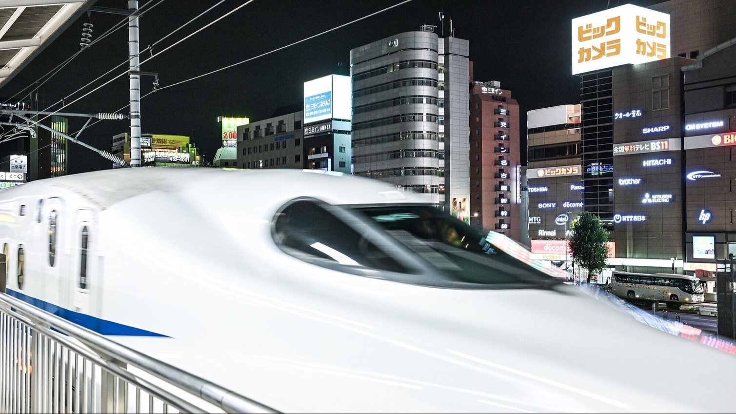 新幹線のホームから見える距離に当ホテルございます♪