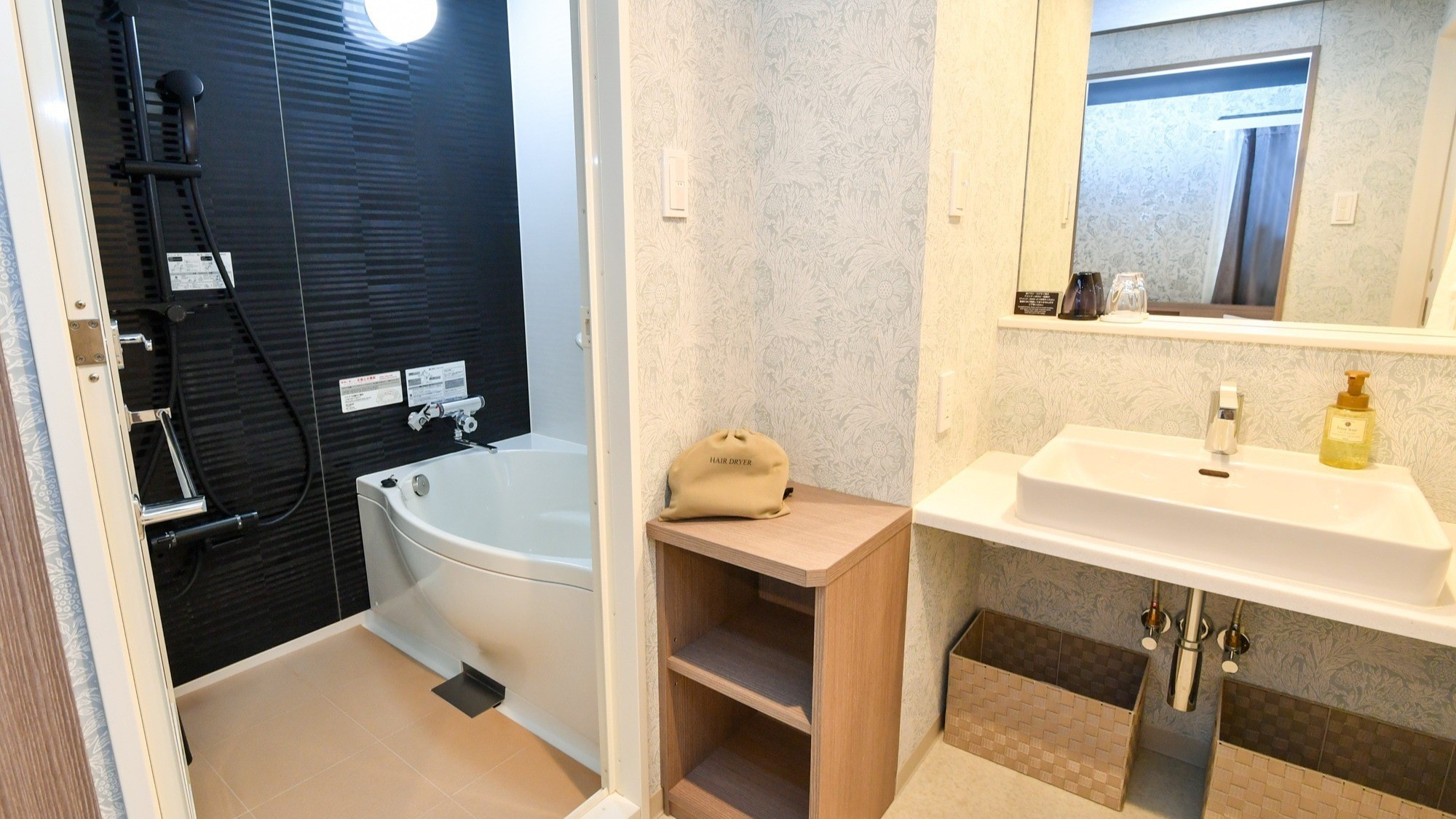 バスルーム＆洗面台（ツインルーム）