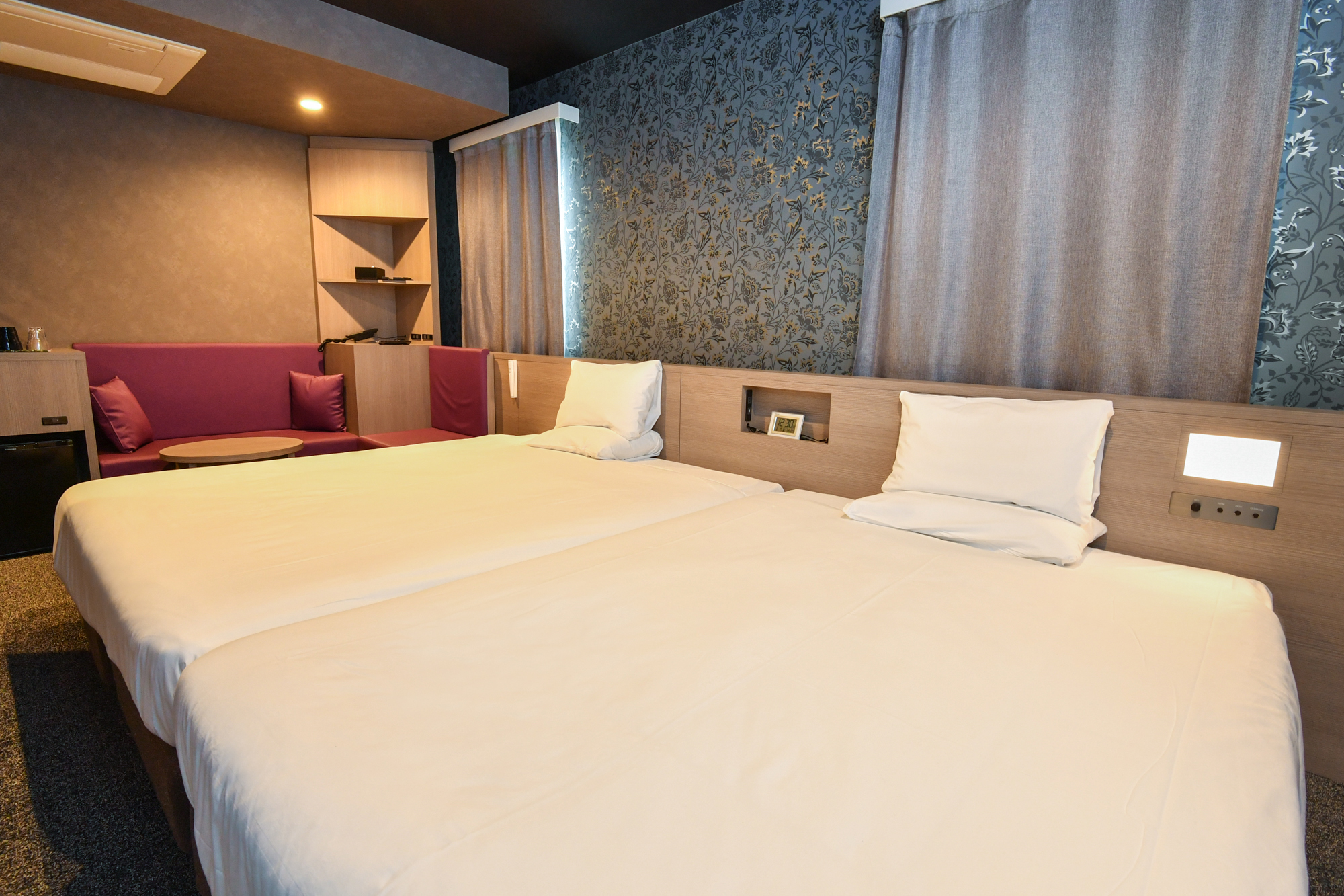 プレミアムツインルームベッド幅160cmx台、140cmx1台