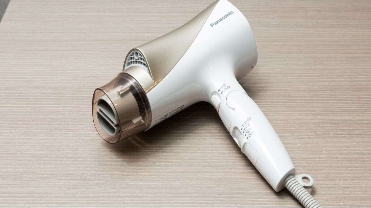 ドライヤー　大風量で忙しい朝にピッタリ♪