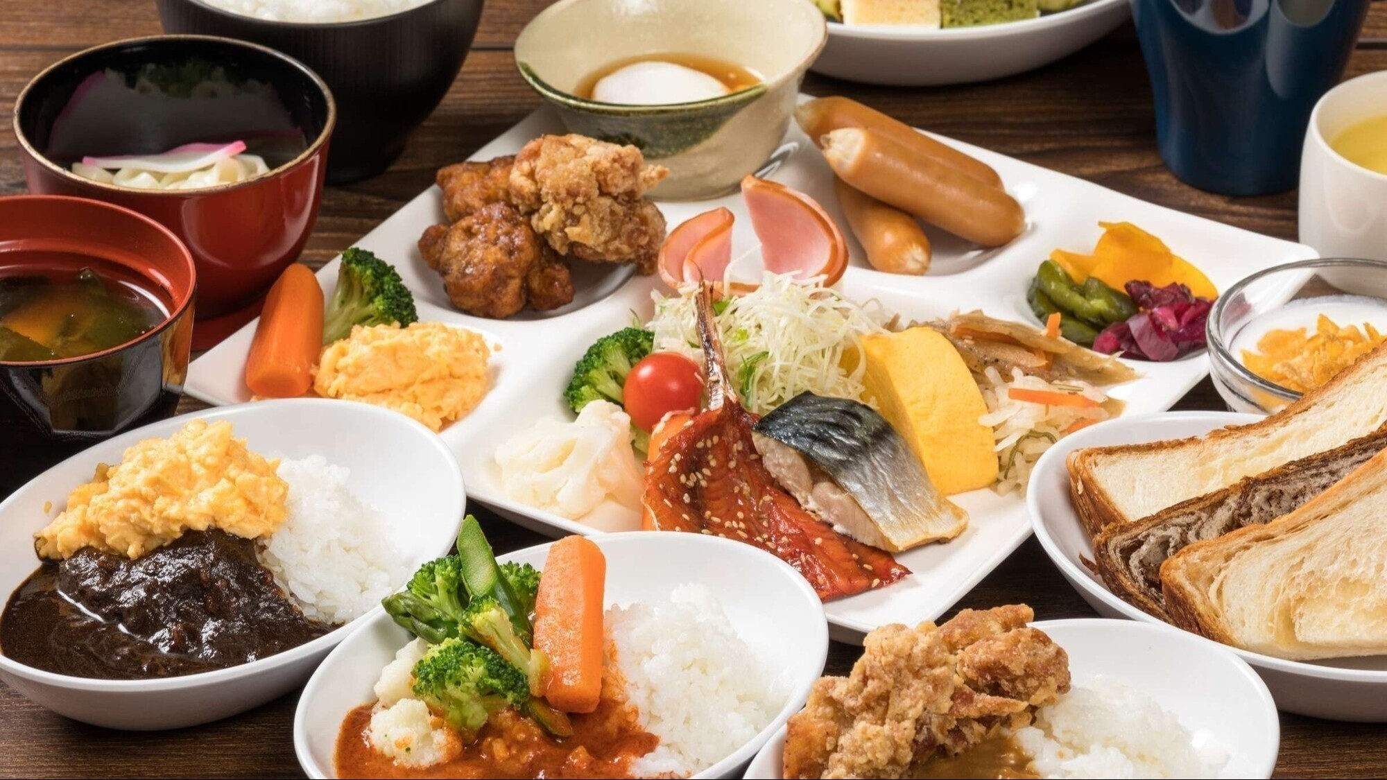 名古屋名物を気軽に味わえる朝食メニュー。旅先の朝にご当地の味を。