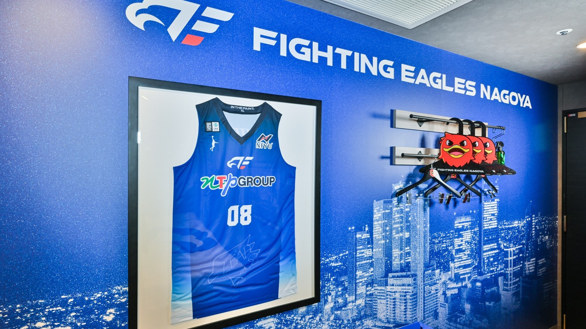 【FE名古屋プレミアムルーム】選手ユニホーム実物台です！