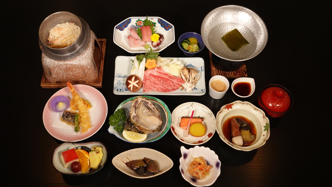 【初夏だけの特別プラン！】地元・日本海の岩牡蠣と秋田由利牛を味わう！温泉宿で夏の満腹旅＜1泊2食付＞