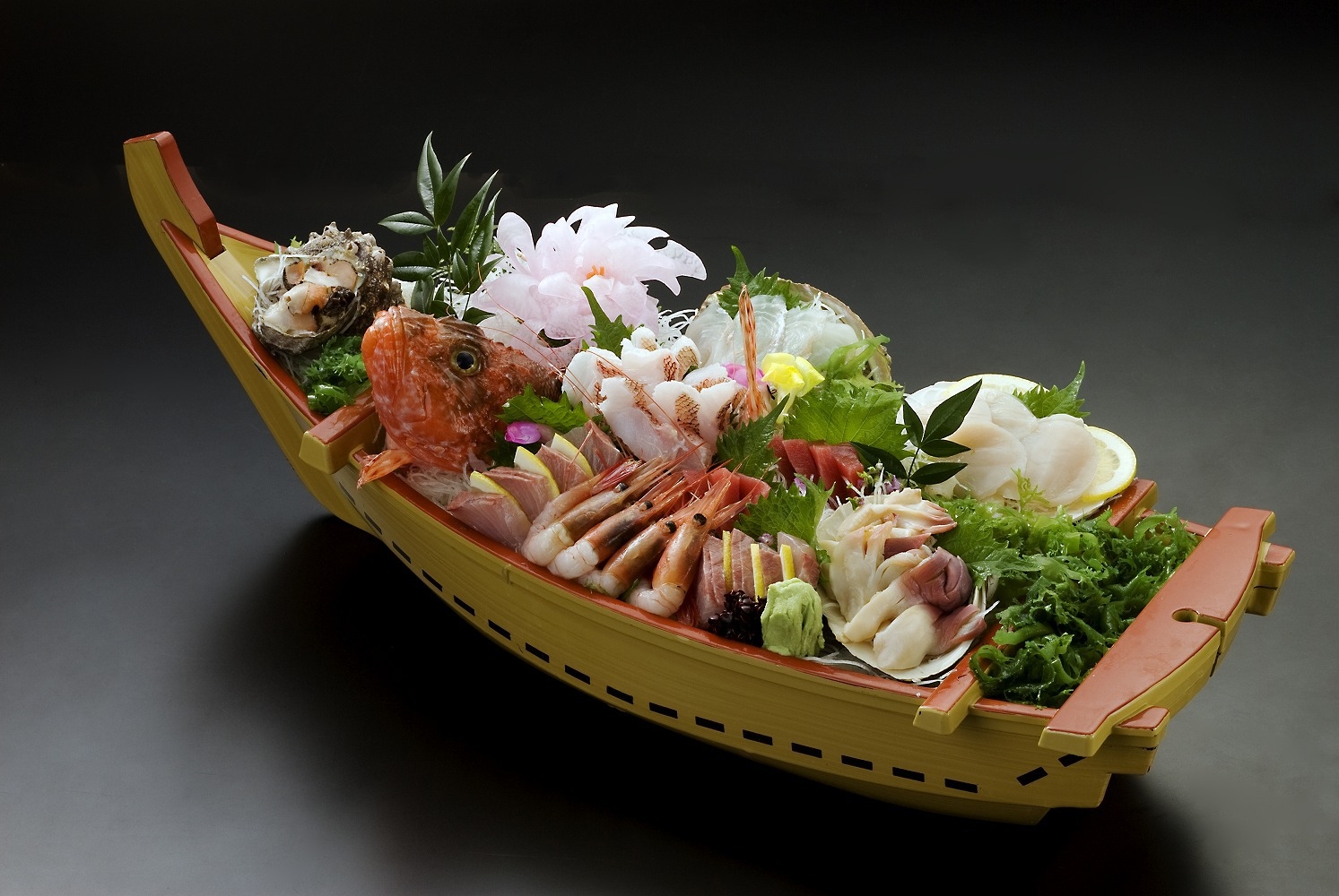 【旬魚の舟盛り５点付き】仁賀保産の鮮魚を味わう！日本海の温泉宿で海のごちそう満喫旅【王道会席コース】