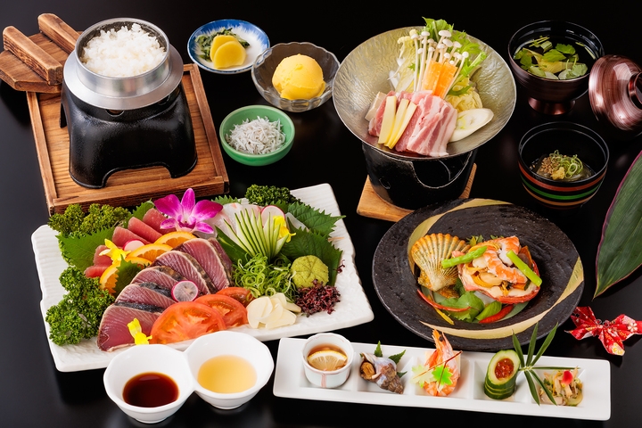 【おすすめ基本会席《凛》】◆食事処1泊2食◆土佐会席名物の鰹のタタキと旬の味覚を愉しむ土佐の旅！ 