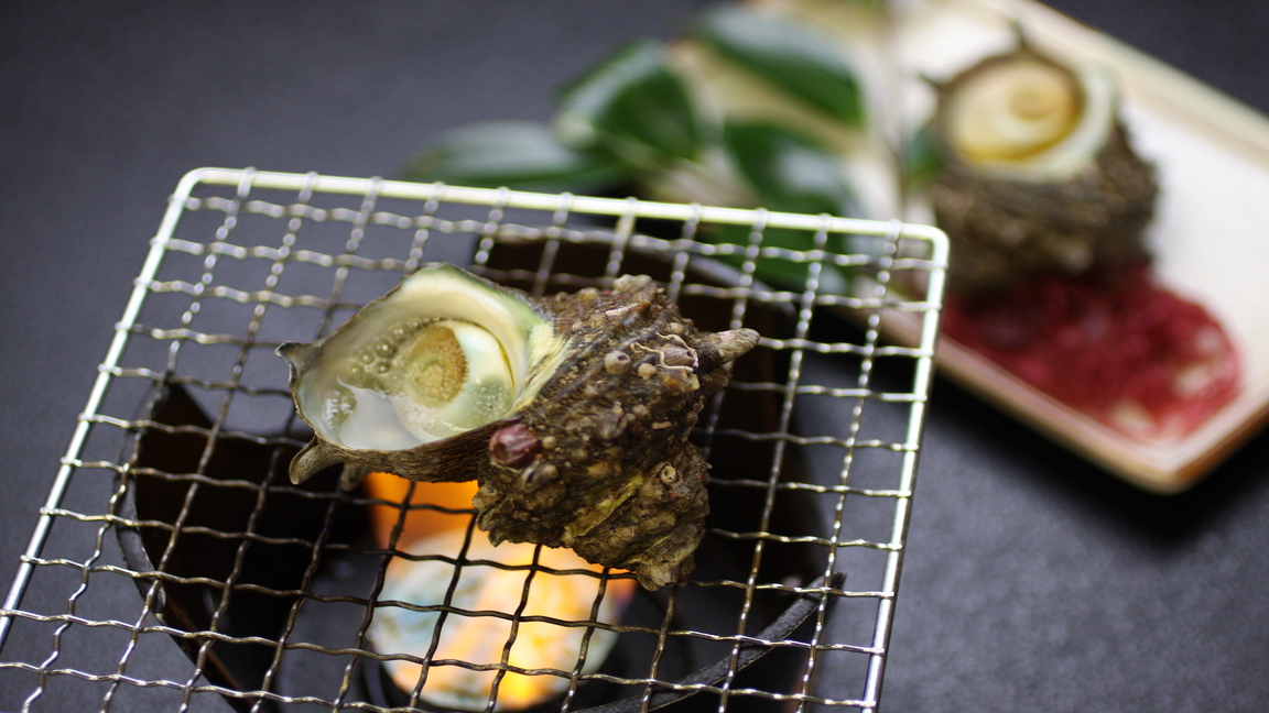 【2食付】サザエのつぼ焼きとカニ１杯付!質の高い料理で佐渡の幸堪能！【両津港〜車約5分】