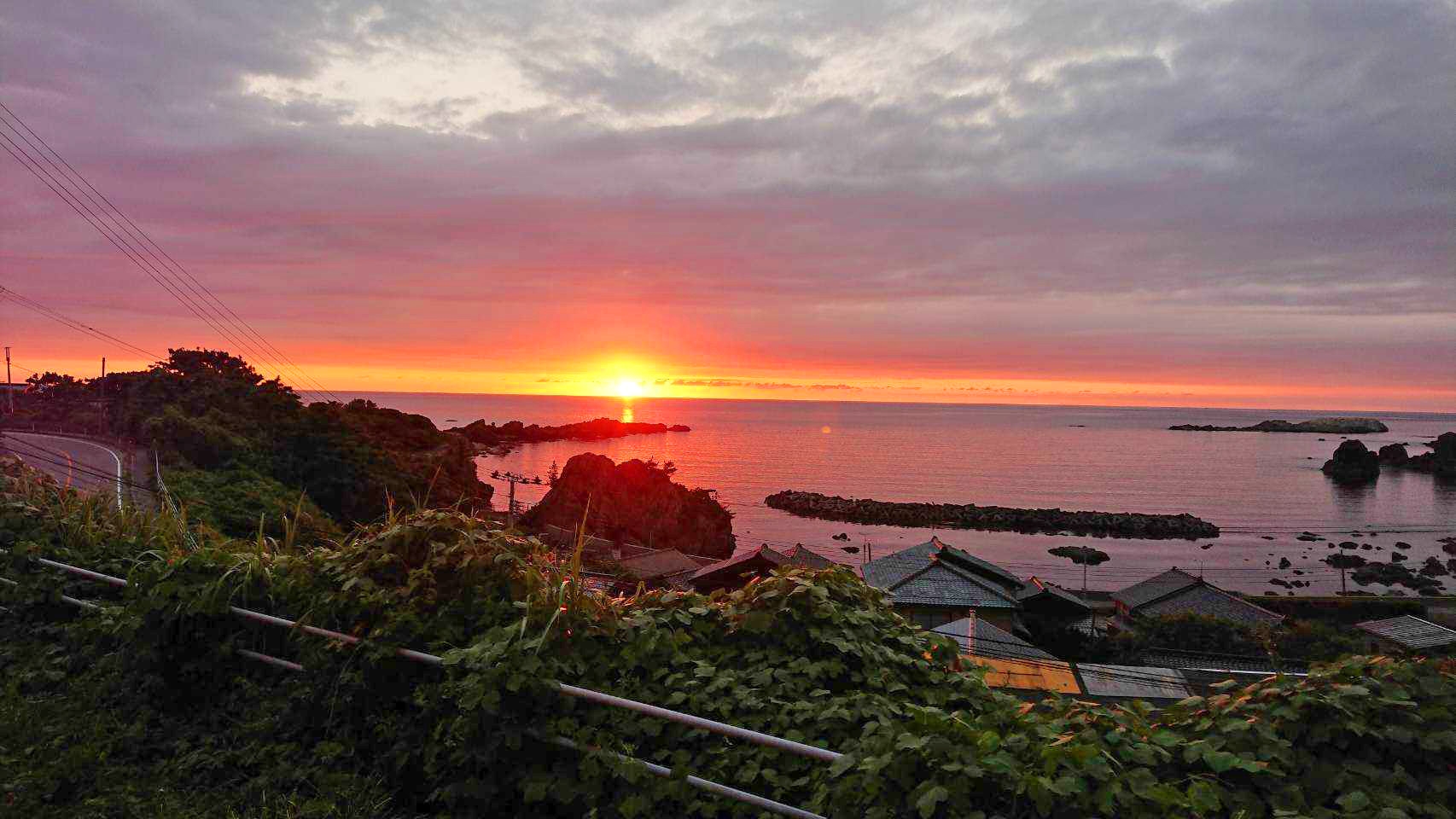 【佐渡まちなかグルメ】絶景の夕日と漁火の宿◆高台にたたずむ民宿で気軽に佐渡観光◆素泊まり