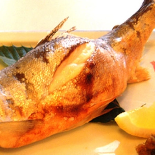 【夕食】十和田湖産ヒメマスの塩焼き