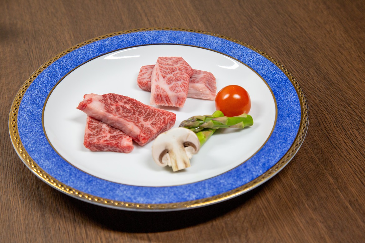 【2食付】ちょっと贅沢に　黒毛和牛と海鮮付きの1泊2食プラン