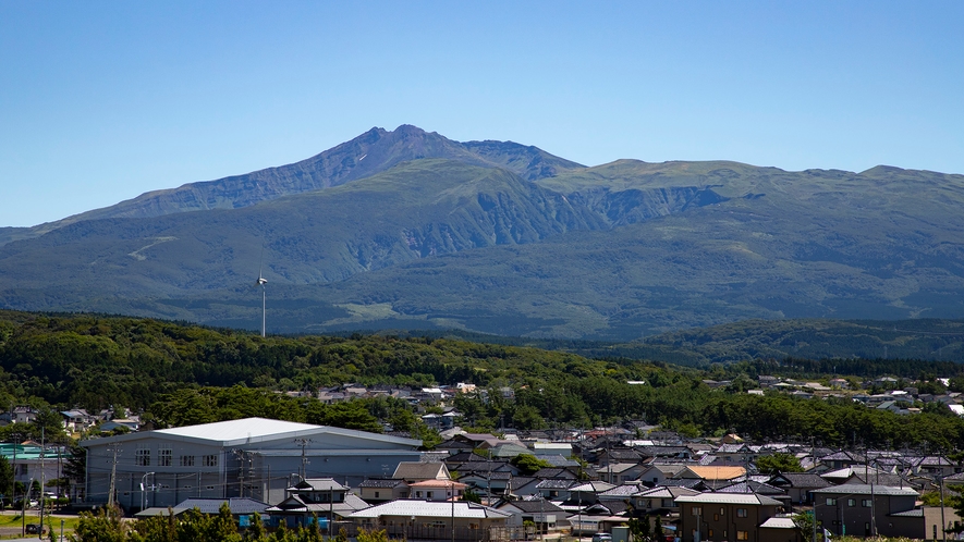 *【周辺観光】日本百景に選ばれ秋田富士とも呼ばれる鳥海山。