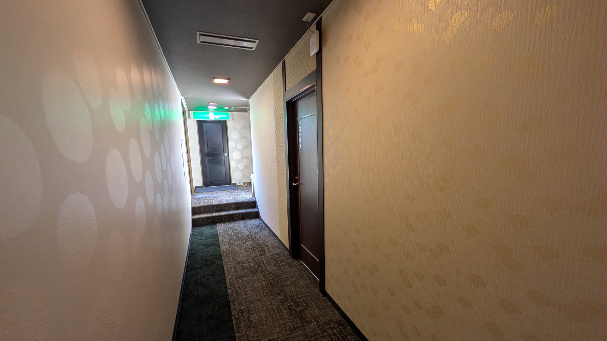 【１階・ペット専用】和室８畳前の廊下&hellip;1階はこちらの部屋のみですので安心して愛犬とお寛ぎください。