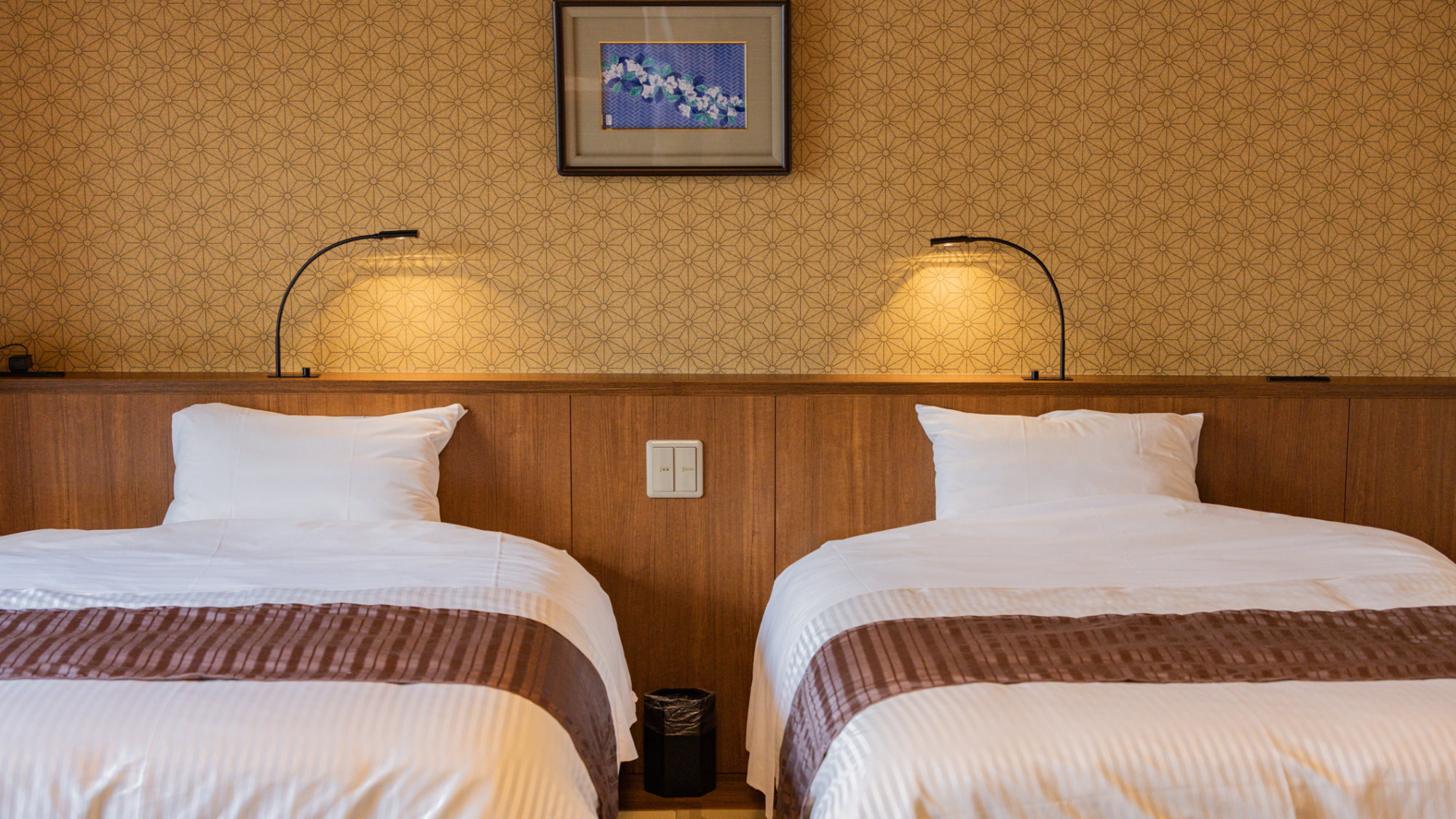 【２階・花霞（はながすみ）】温泉半露天風呂＆ダイニング付和洋スイート