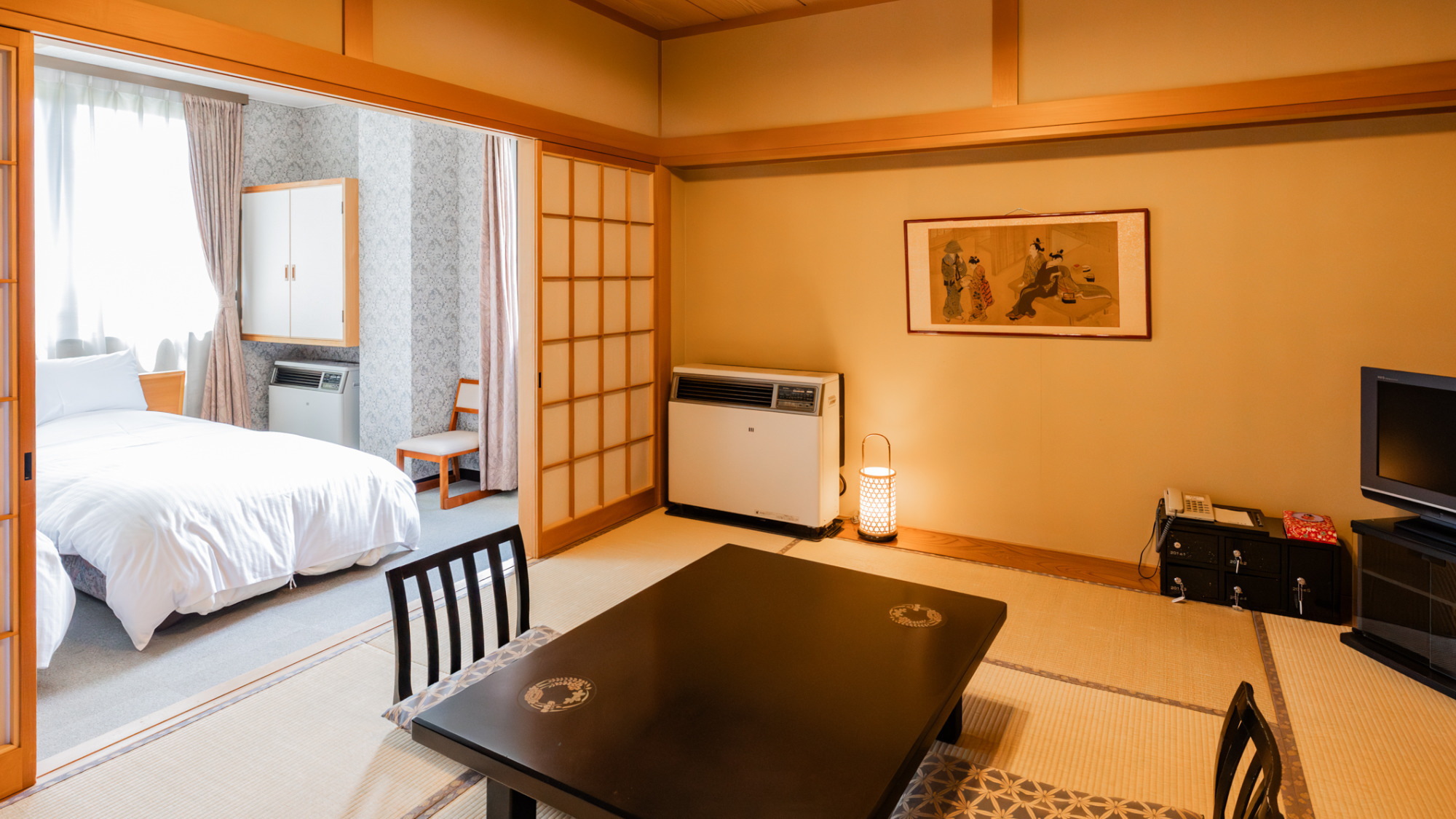 【2階】和洋室(和室8畳+ツインルーム)ユニットバス付