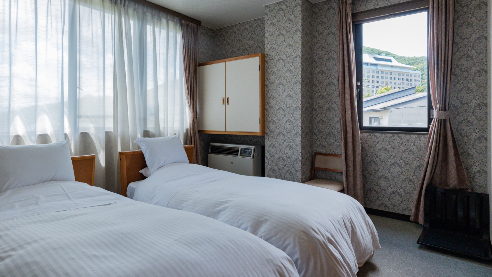 【2階】和洋室(和室8畳+ツインルーム)ユニットバス付