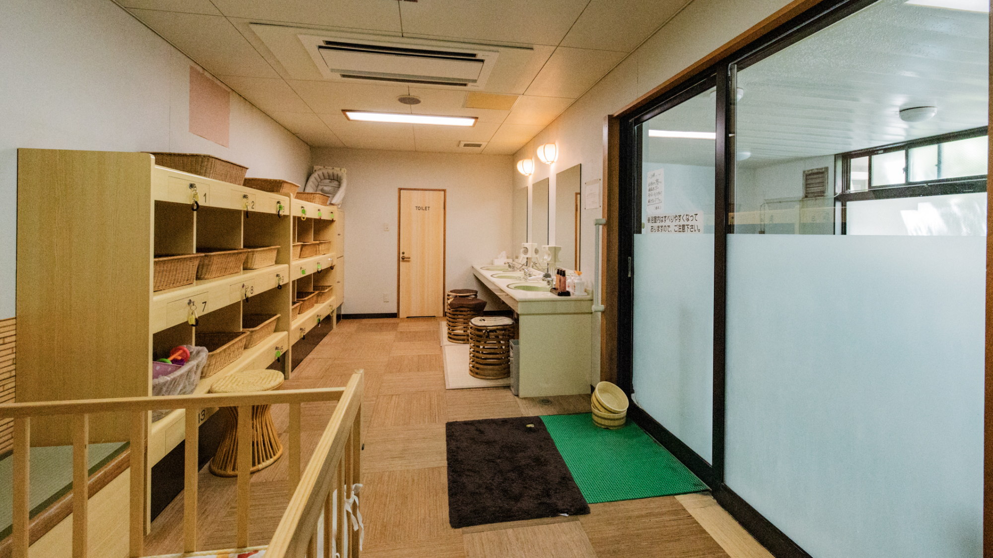 大浴場の脱衣場（２ヶ所ともほぼ同じです）