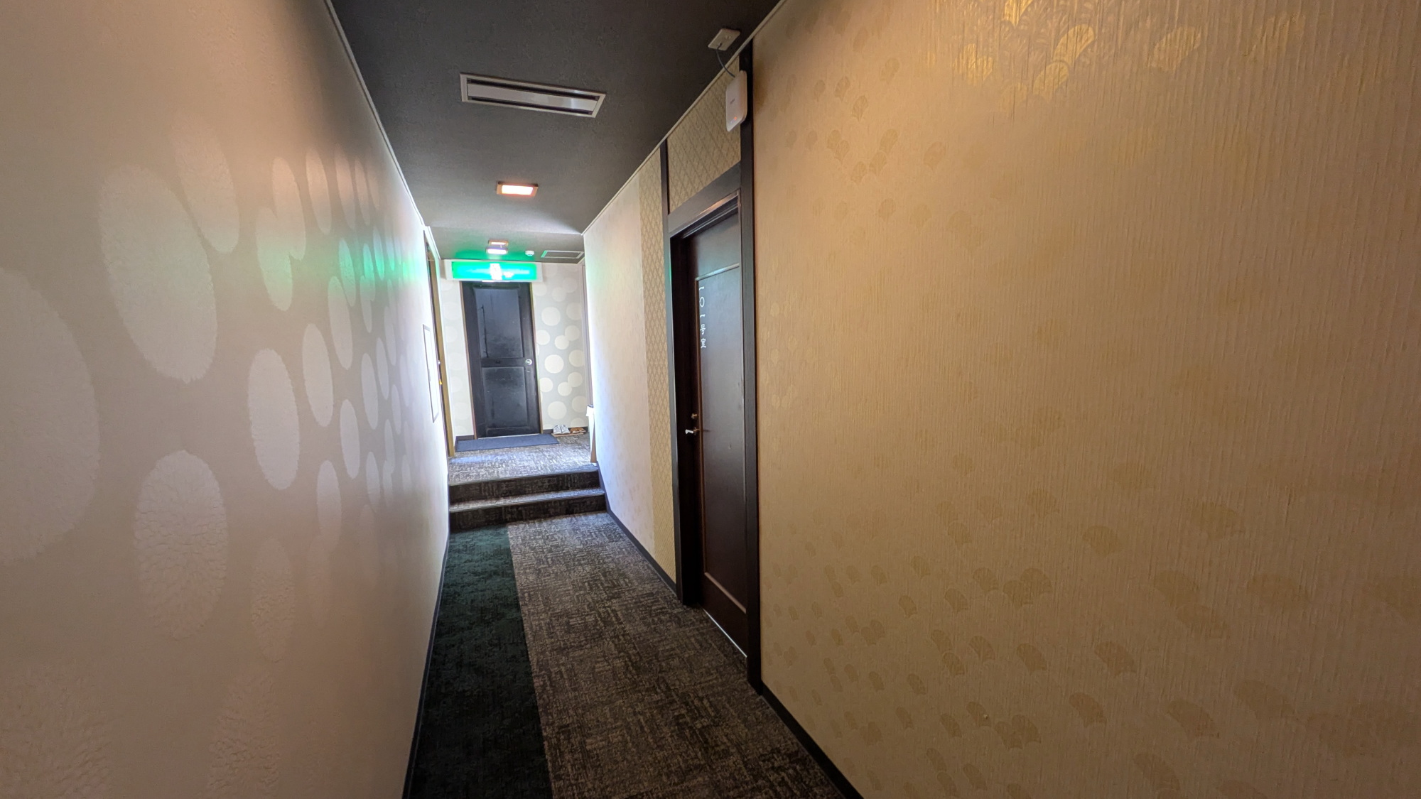 【１階・ペット専用】和室８畳前の廊下…1階はこちらの部屋のみですので安心して愛犬とお寛ぎください。
