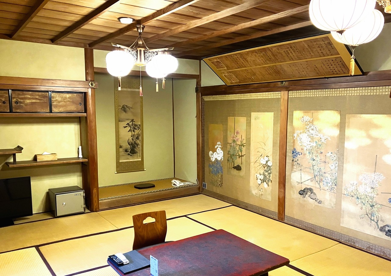 【日程限定】あなたと竹林院群芳園で過ごす、秋の金峯山寺蔵王堂 夜間拝感プラン