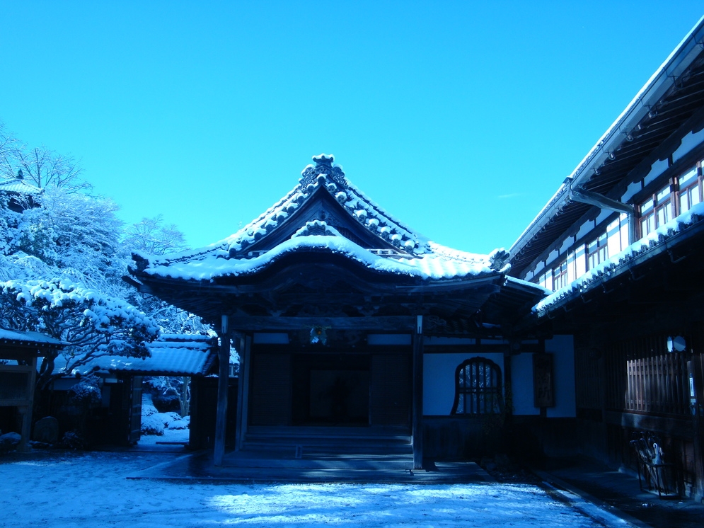 冬の景色と選べる鍋料理を楽しむ宿泊プラン（一泊二食付き） ── 竹林院で味わう季節の恵みとぬくもり