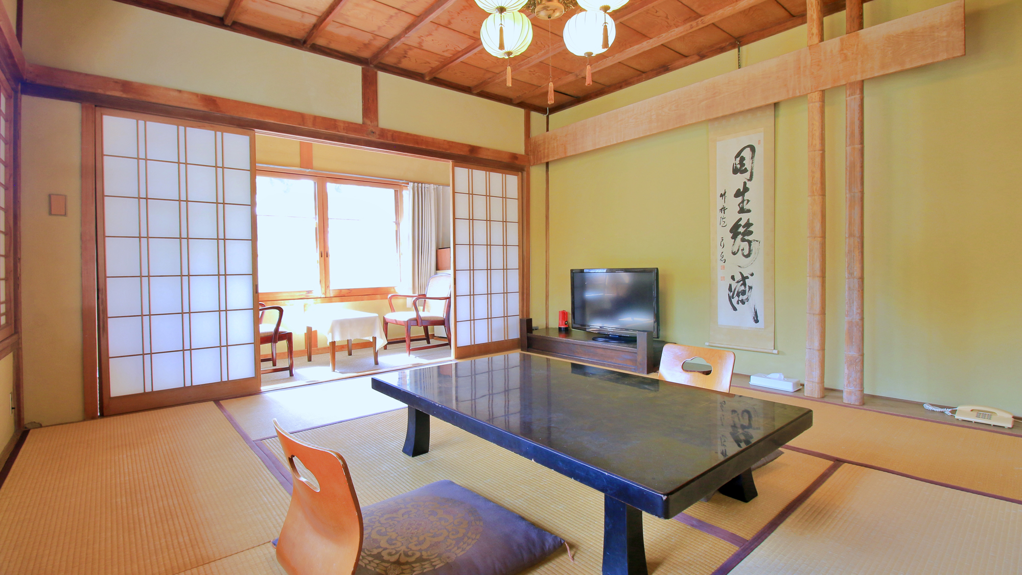 【本館（レトロ和室）】昭和の趣をお楽しみいただける客室です 