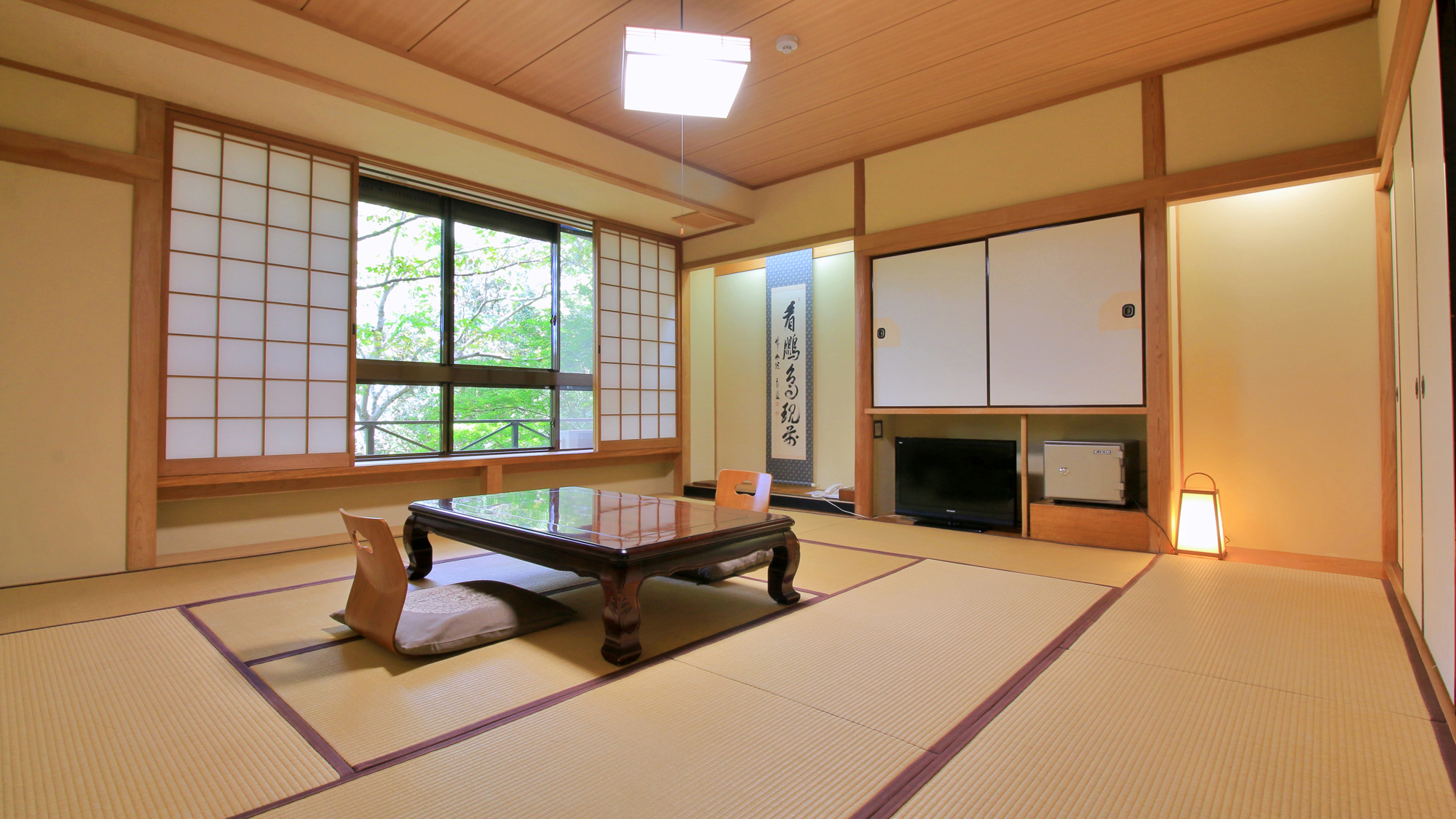 【西館（バス・トイレ付）】吉野の風情を感じる客室でお寛ぎください