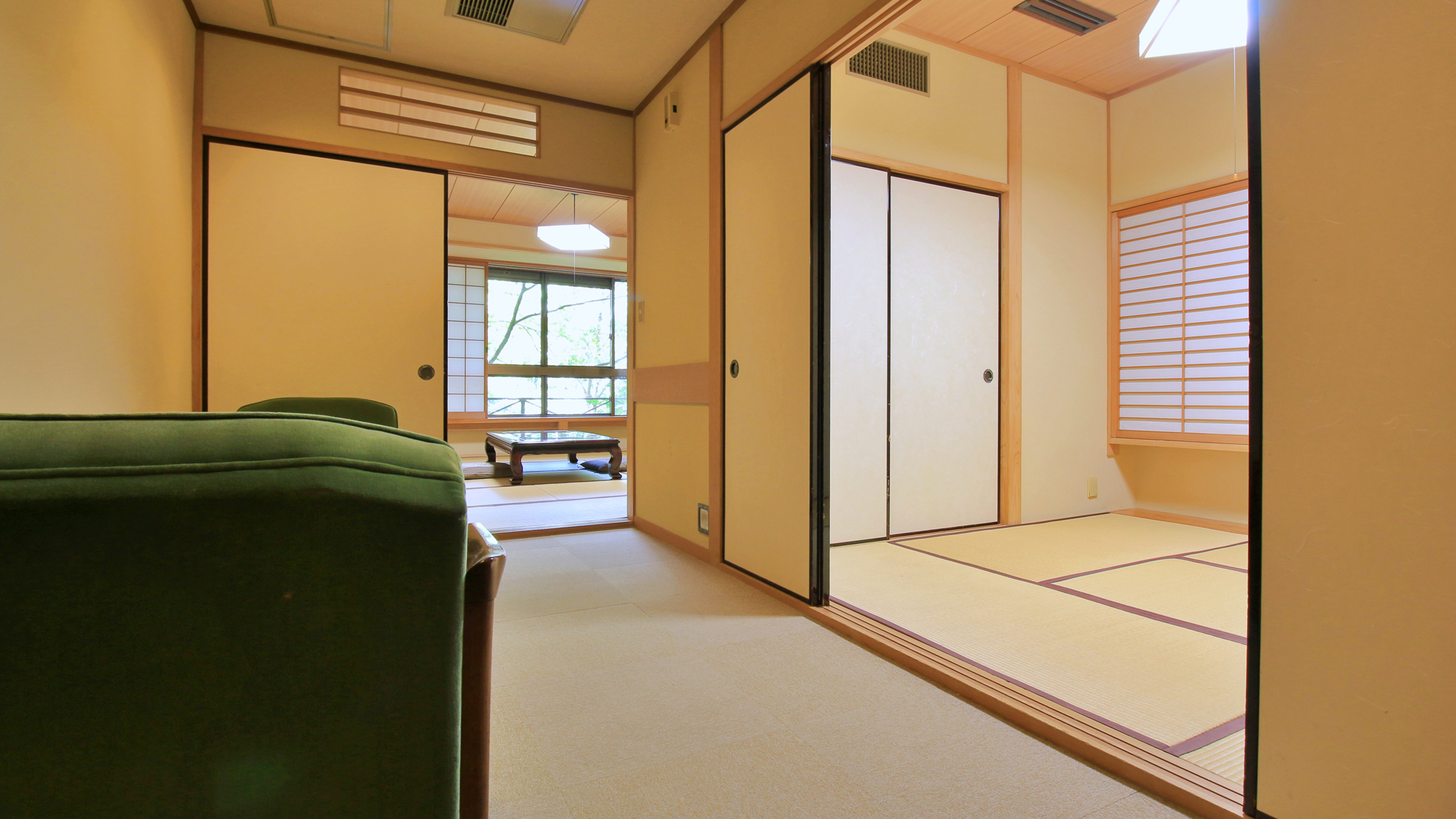 【西館（バス・トイレ付）】吉野の風情を感じる客室でお寛ぎください