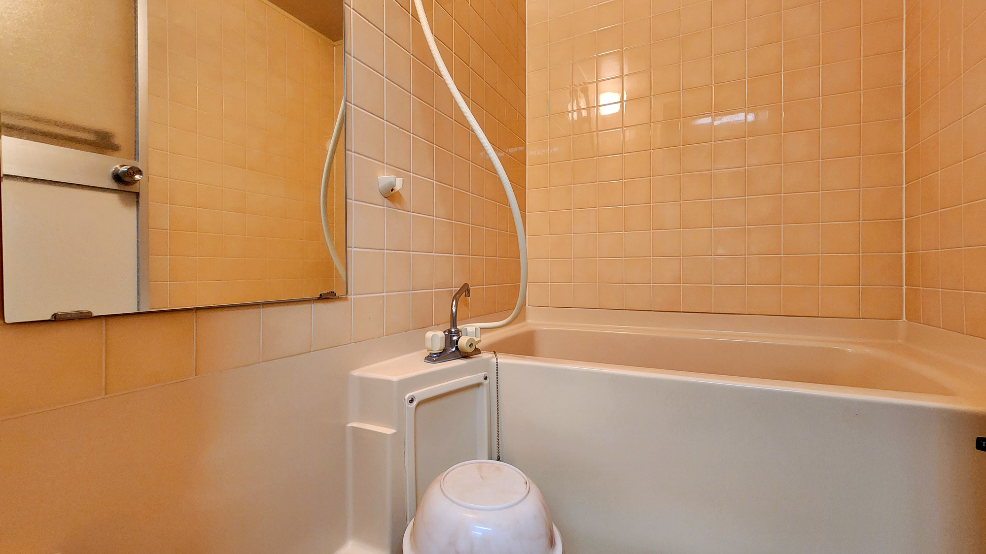 【西館 露天風呂（ヒノキ風呂）付客室】バスルーム